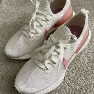 Womens Nike reacts 7.5